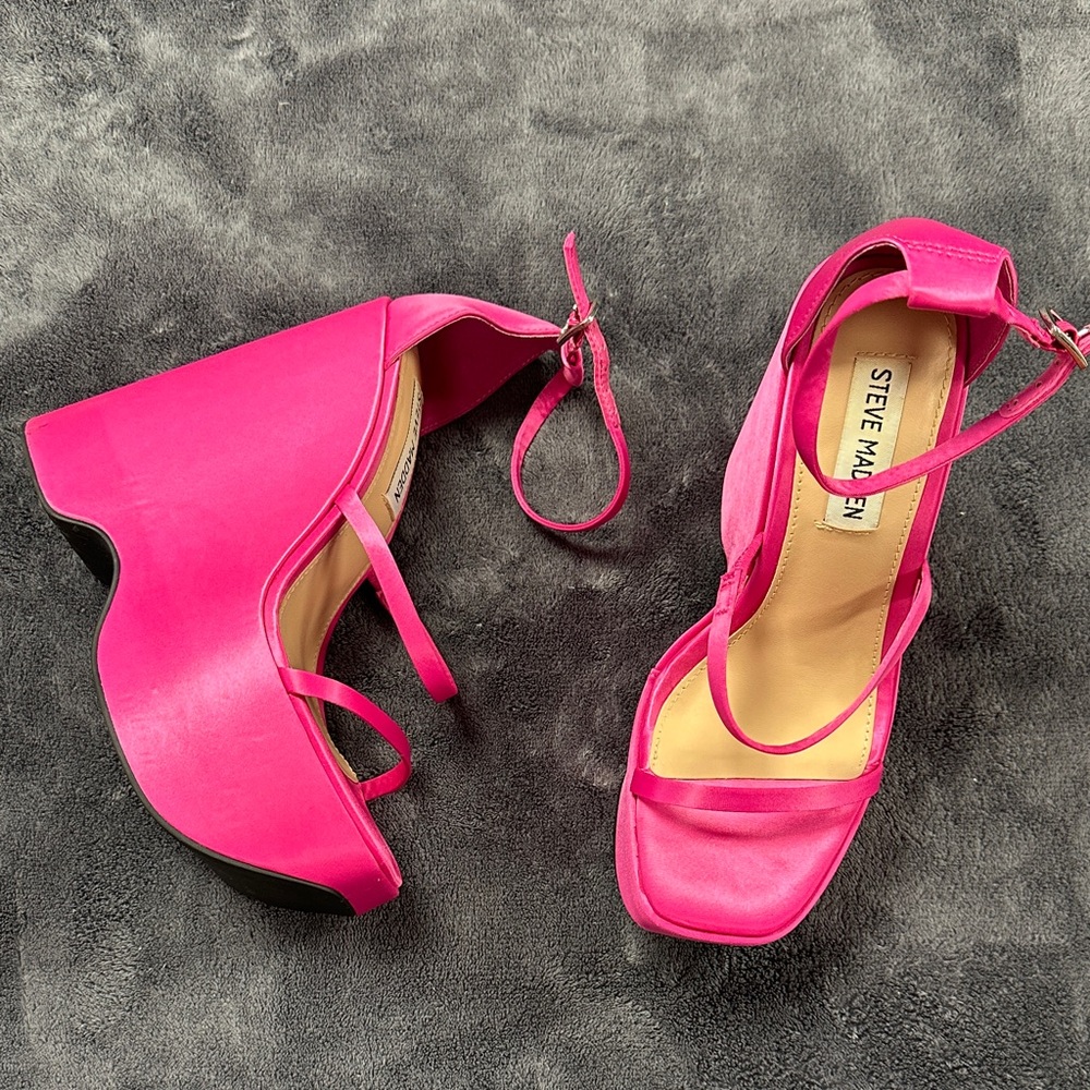 Steve Madden Fuchsia Wedge Sandals